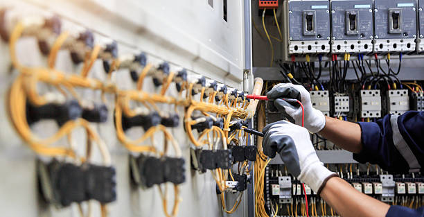 Professional Electrician technician working in Franklin Park, NJ